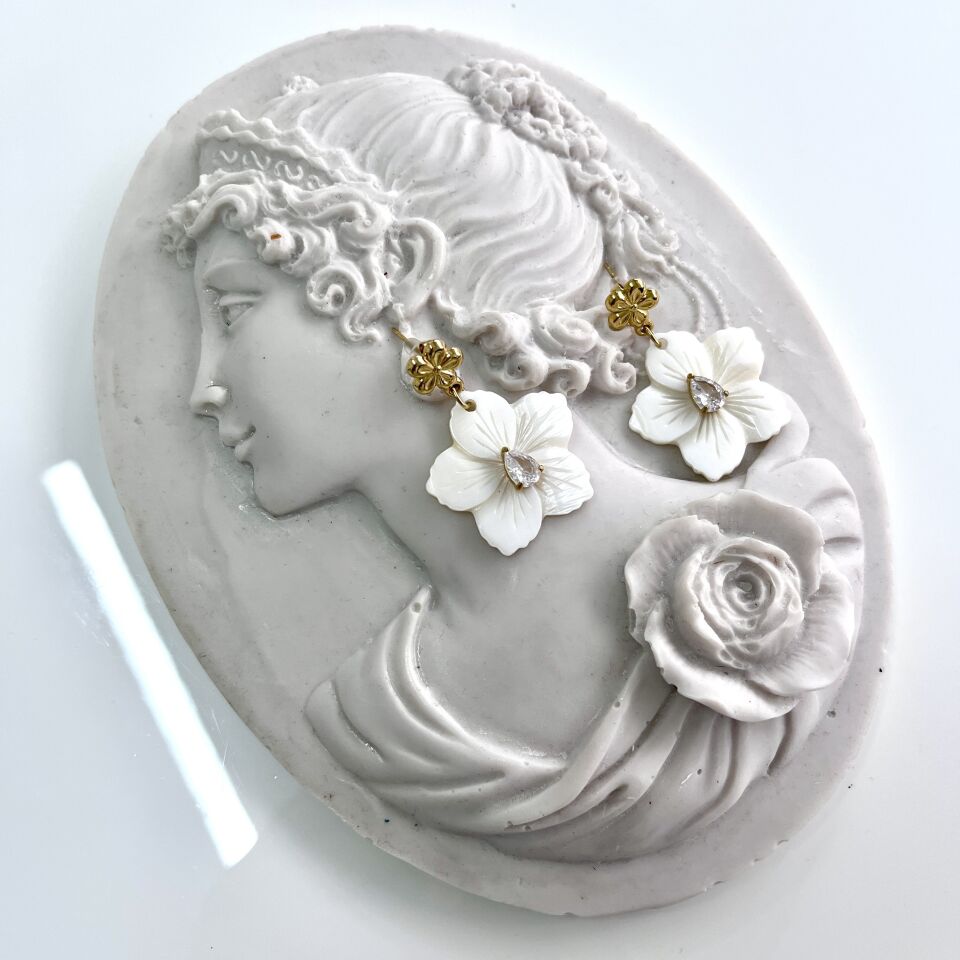 Çelik Taşlı Çiçek Küpe