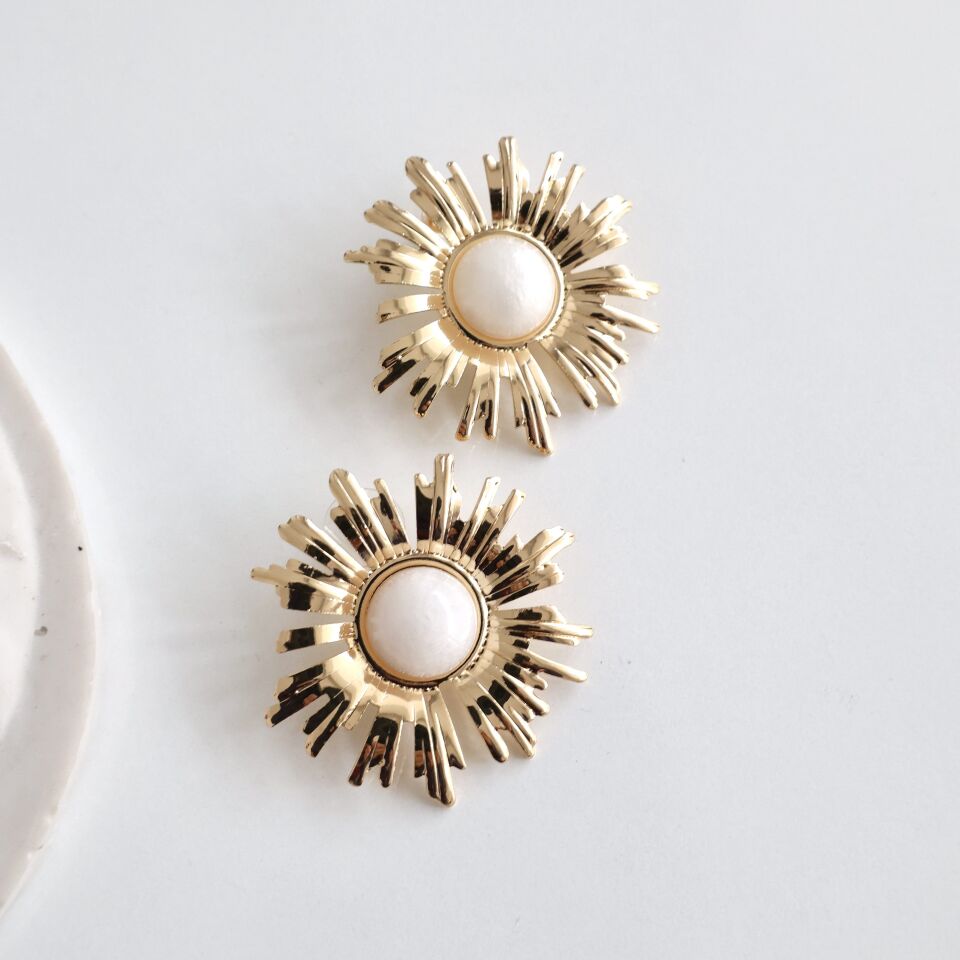 Beyaz Taşlı Güneş Küpe