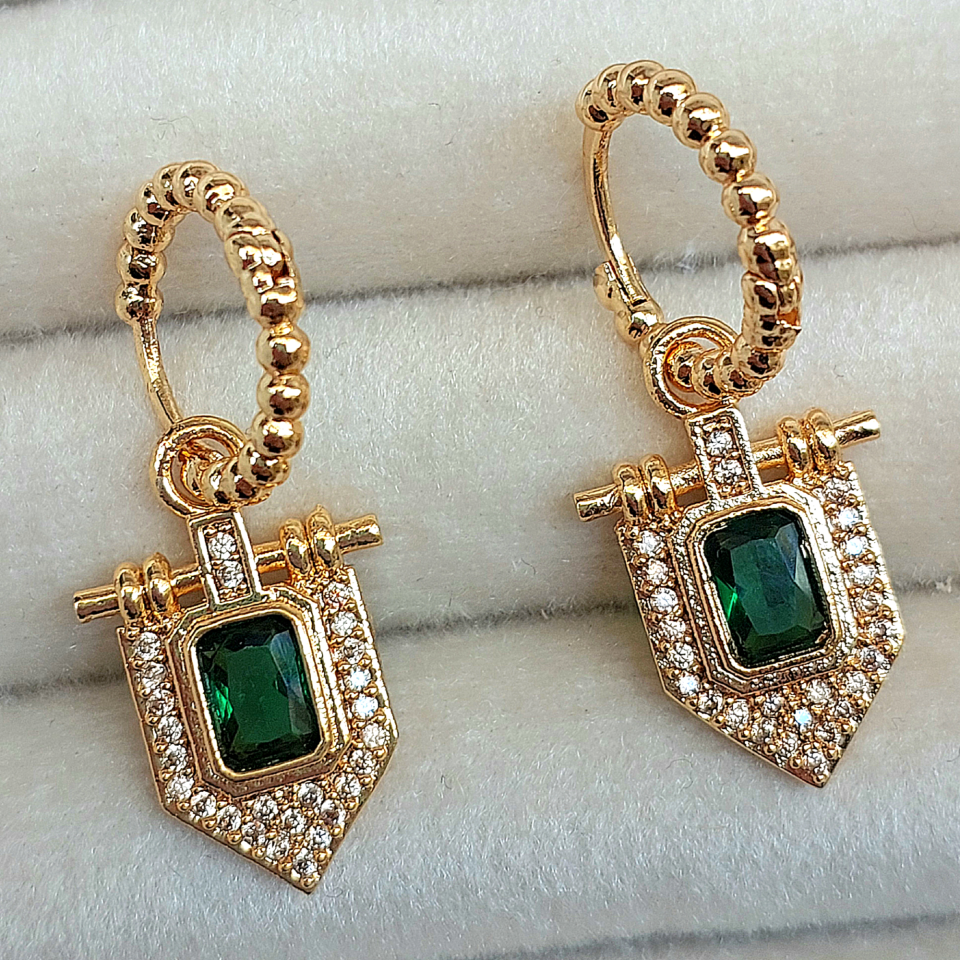 Vip Özel Seri Yeşil Küpe