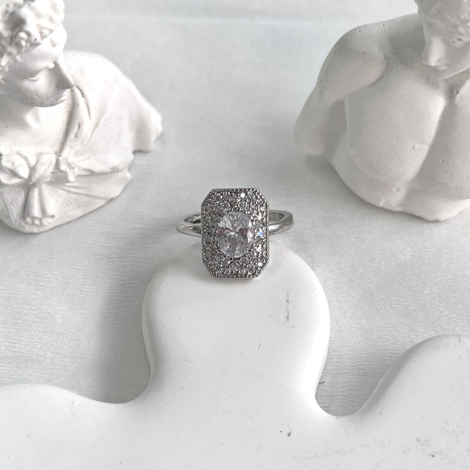 Özel Seri Taşlı Yüzük