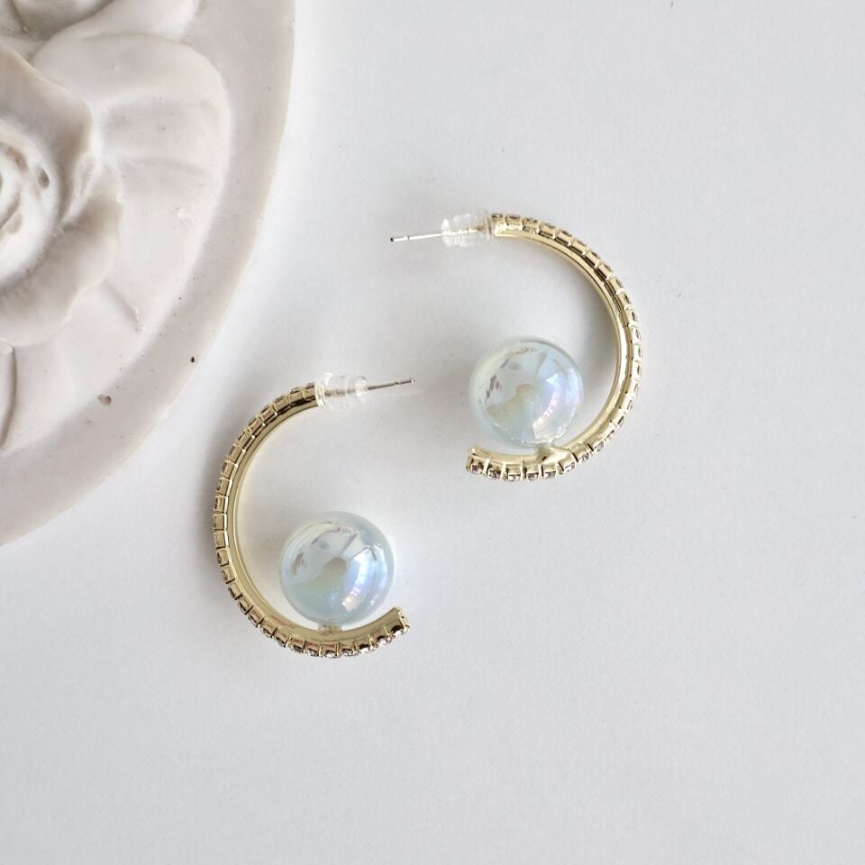 Taşlı Yarım Halka Küpe