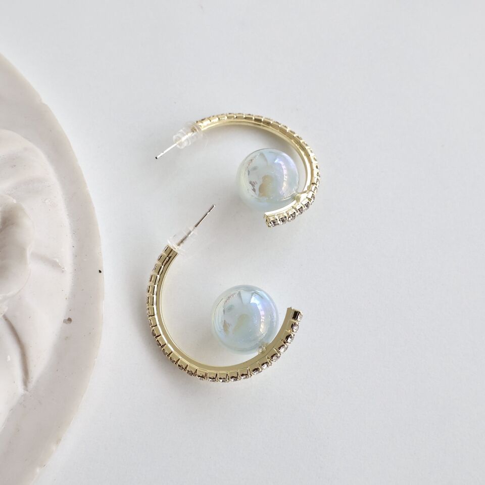 Taşlı Yarım Halka Küpe