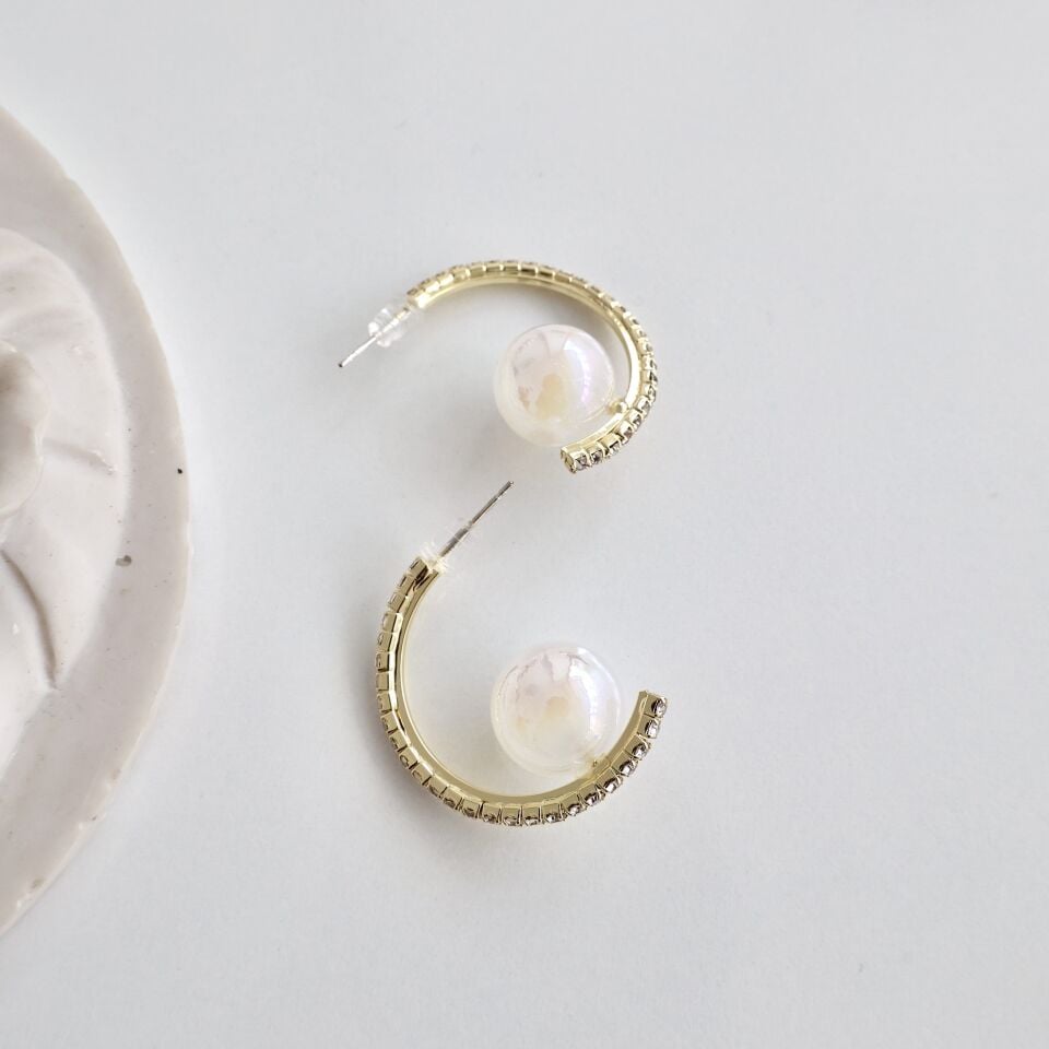 Taşlı Yarım Halka Küpe