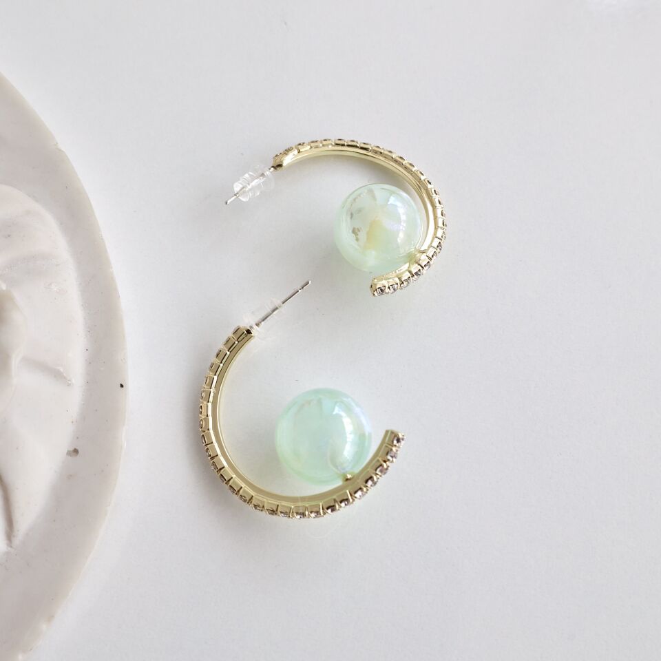 Taşlı Yarım Halka Küpe