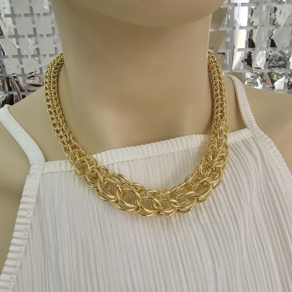 Çelik Geçişli Kolye