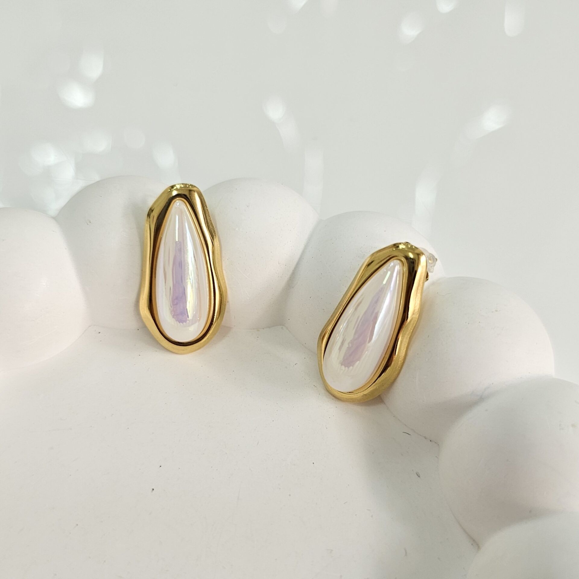 Çelik İnci Görünümlü Plaka Küpe