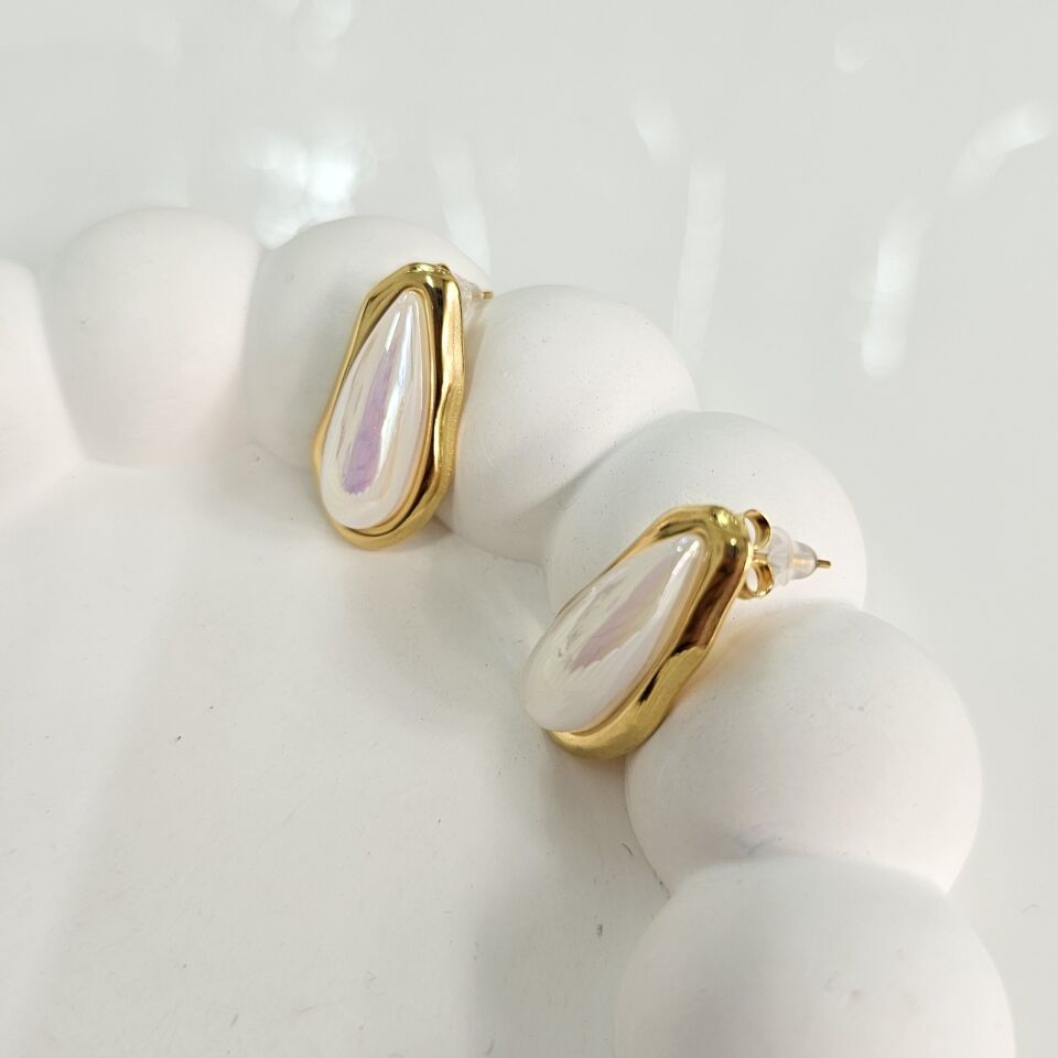 Çelik İnci Görünümlü Plaka Küpe