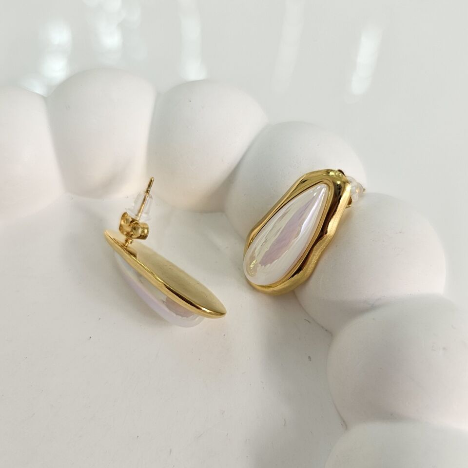 Çelik İnci Görünümlü Plaka Küpe