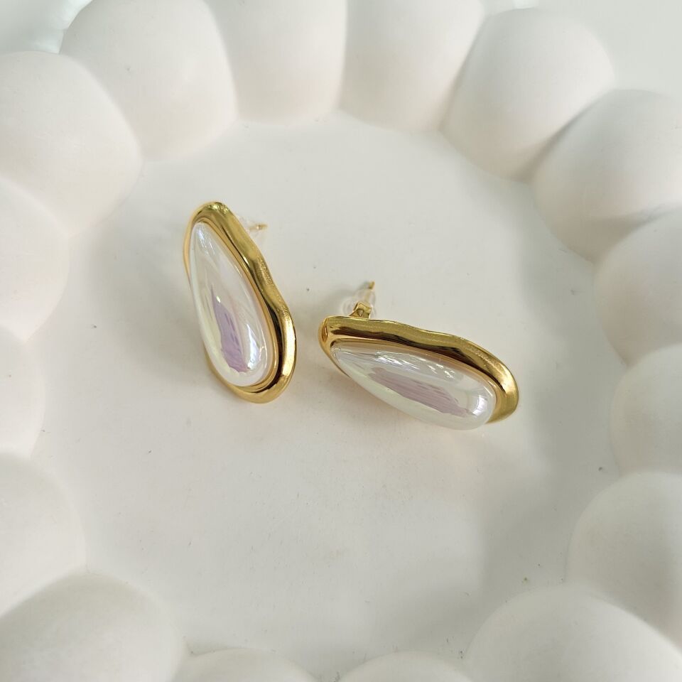 Çelik İnci Görünümlü Plaka Küpe