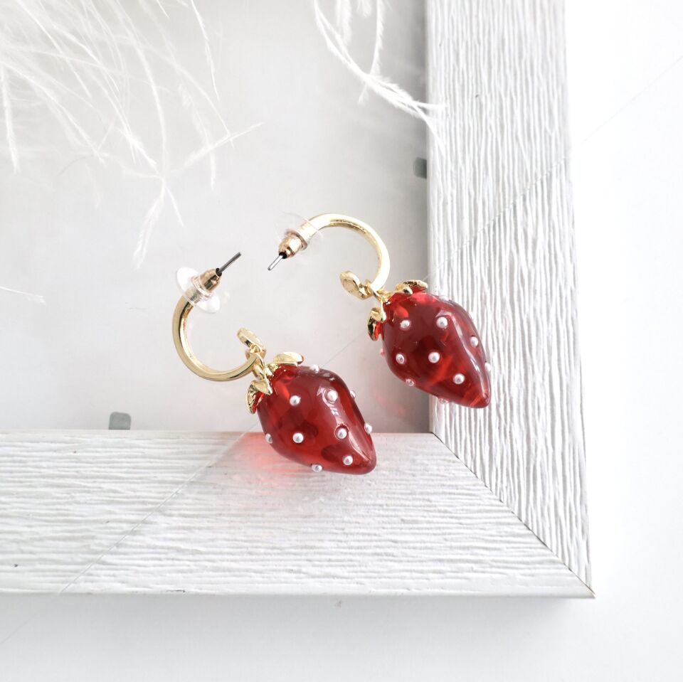 Hacimli Çilek Küpe