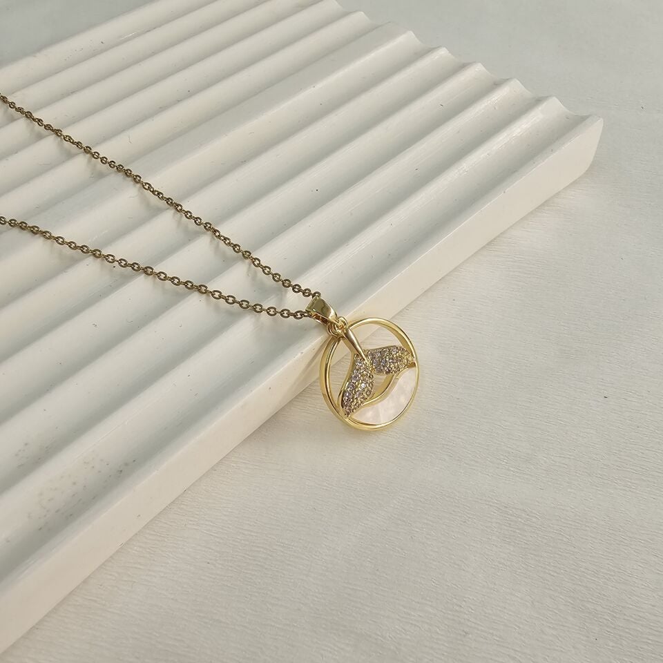 Çelik Orka Kolye Beyaz Sedefli Gold