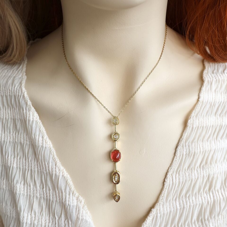 Kırmızı Taşlı Sallantı Kolye