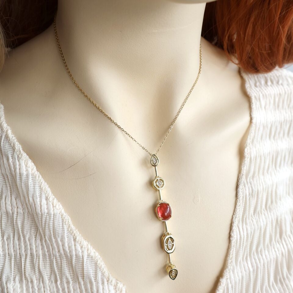 Kırmızı Taşlı Sallantı Kolye