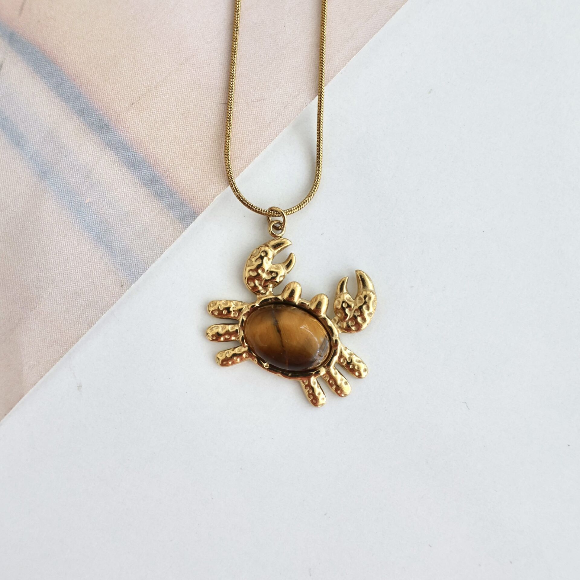 Çelik Kaplan Gözü Taşı Yengeç Kolye