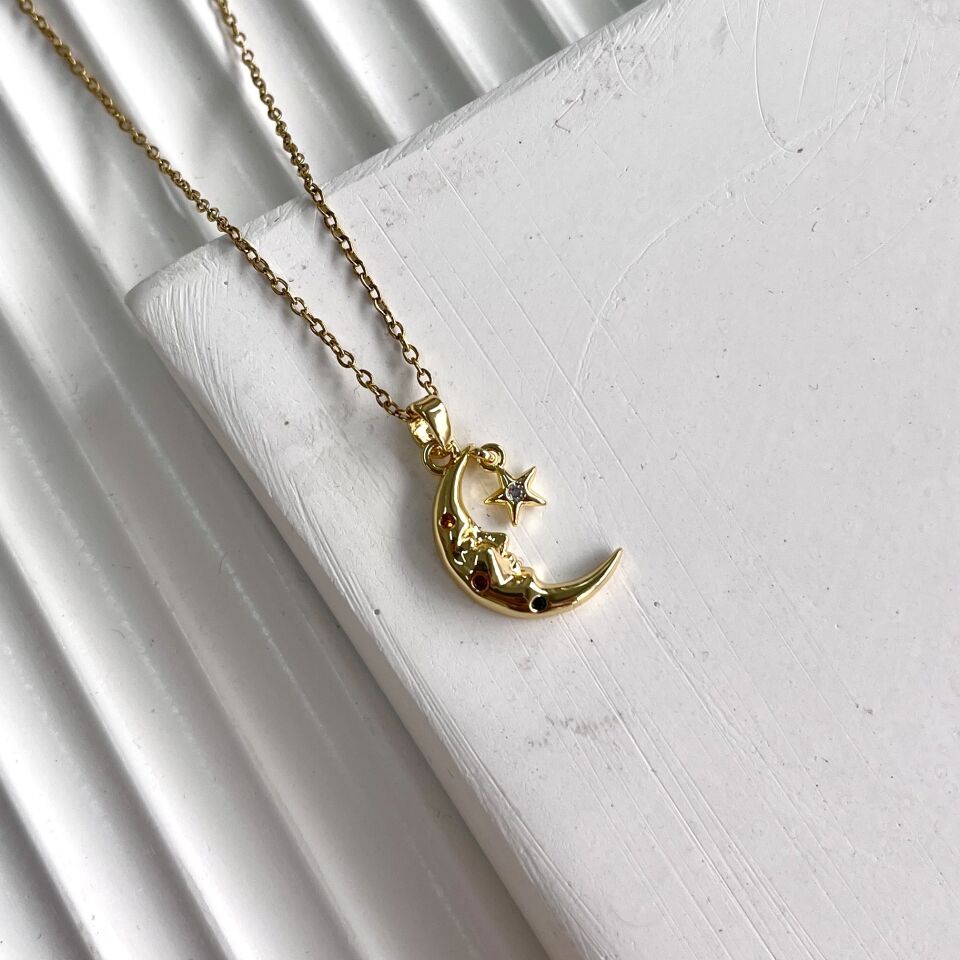 Çelik Renkli Taşlı Ay Kolye