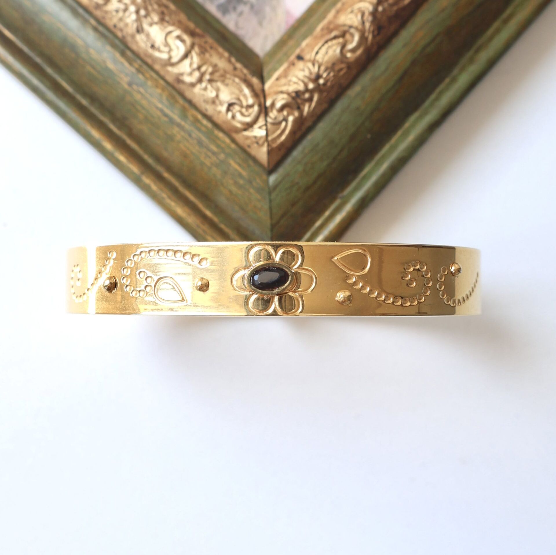 Çelik Siyah Taşlı Kelepçe