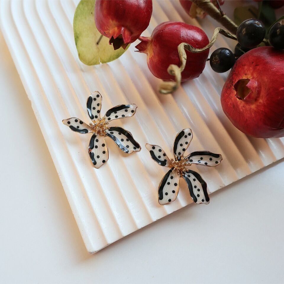 Mineli Çiçek Küpe