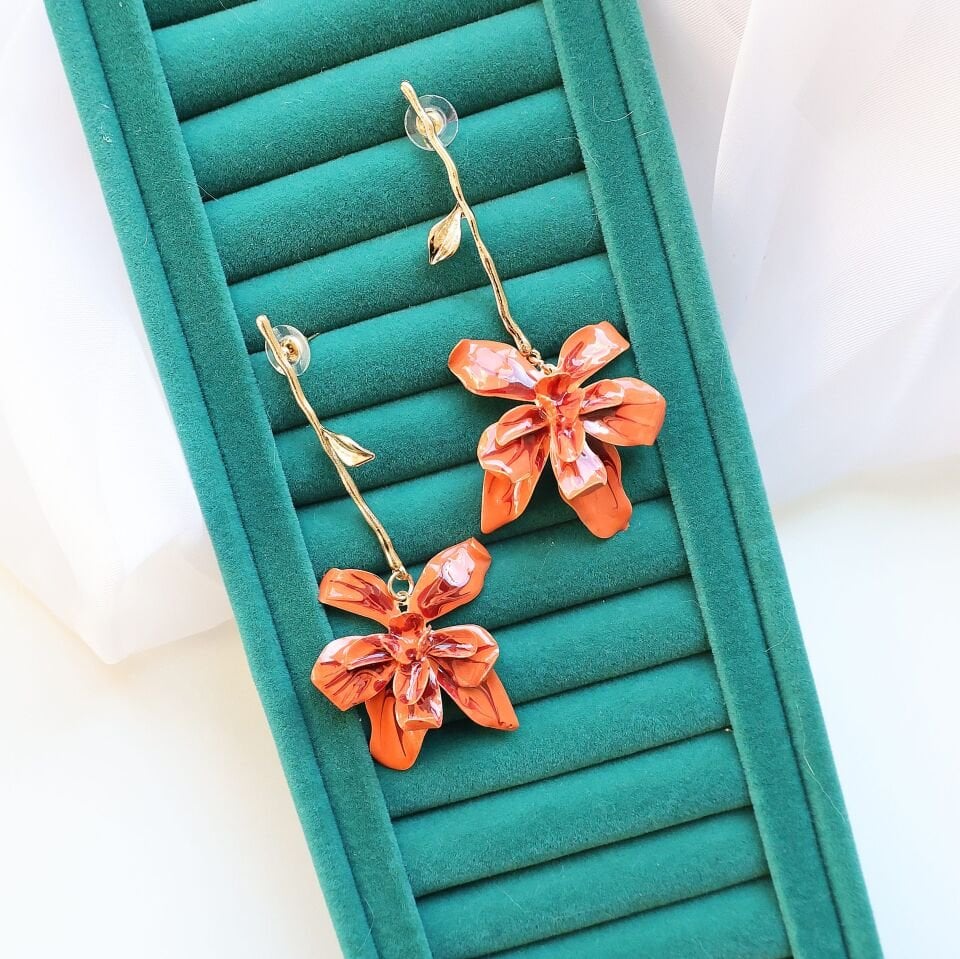 Turuncu Çiçek Sallantı Küpe