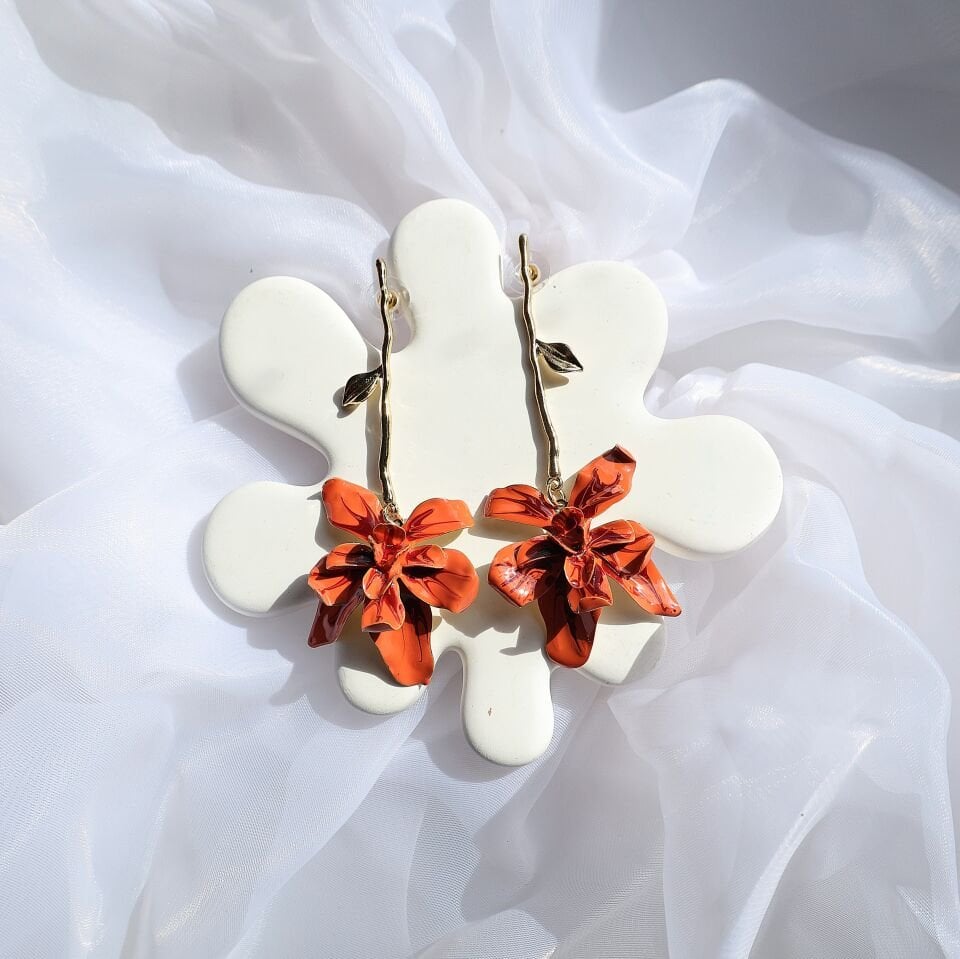 Turuncu Çiçek Sallantı Küpe