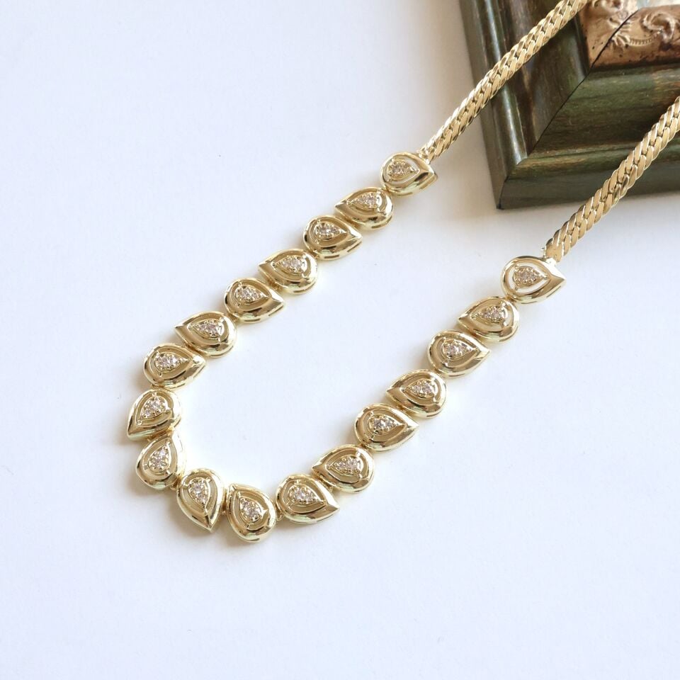 Damla Model Taşlı Kolye