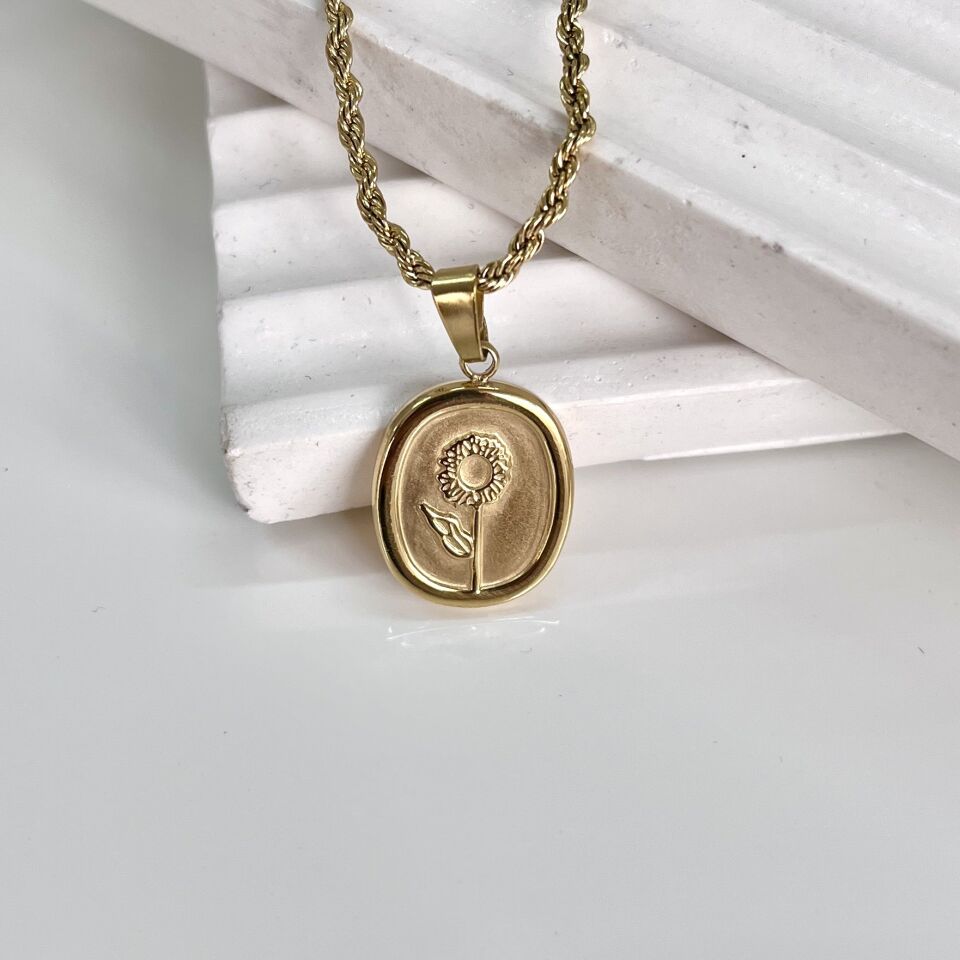 Çelik Çiçek Desenli Kolye