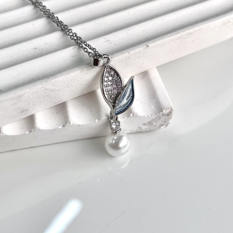 Çelik Taşlı Yaprak Kolye