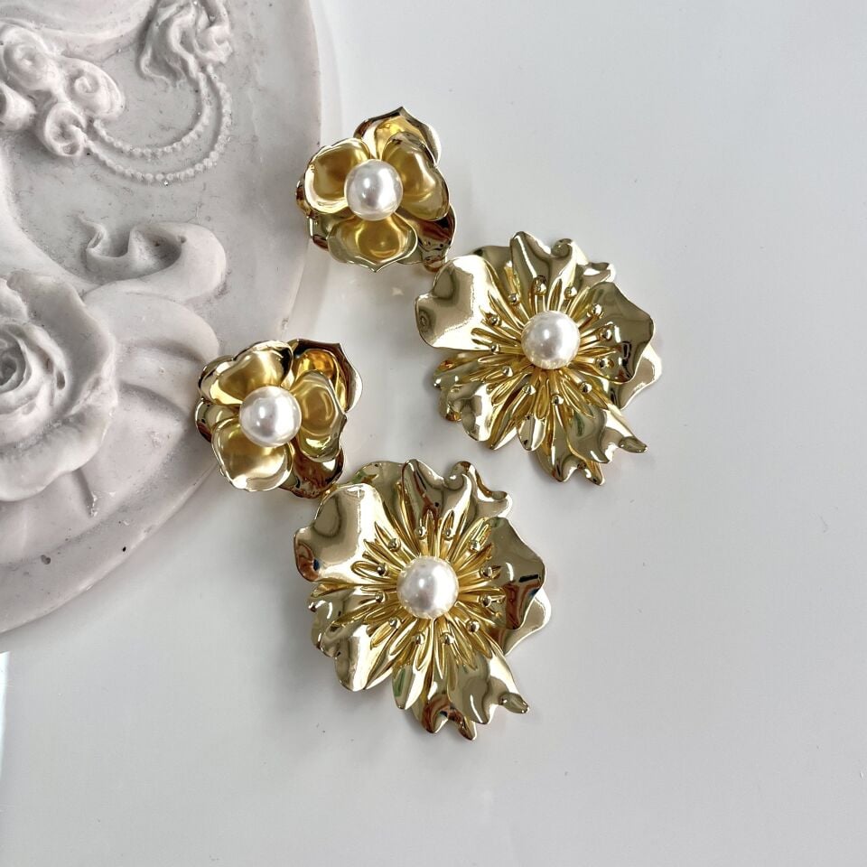 Özel Seri İncili Çiçek Küpe