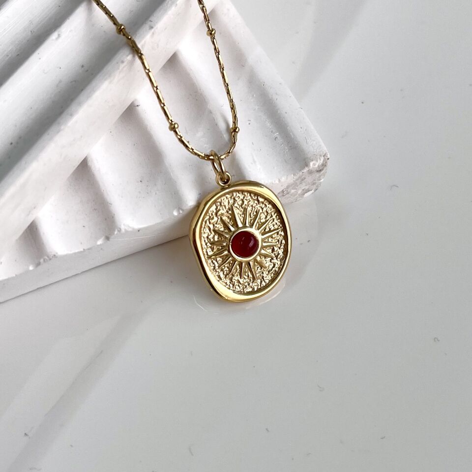 Çelik Kırmızı Taşlı Kolye