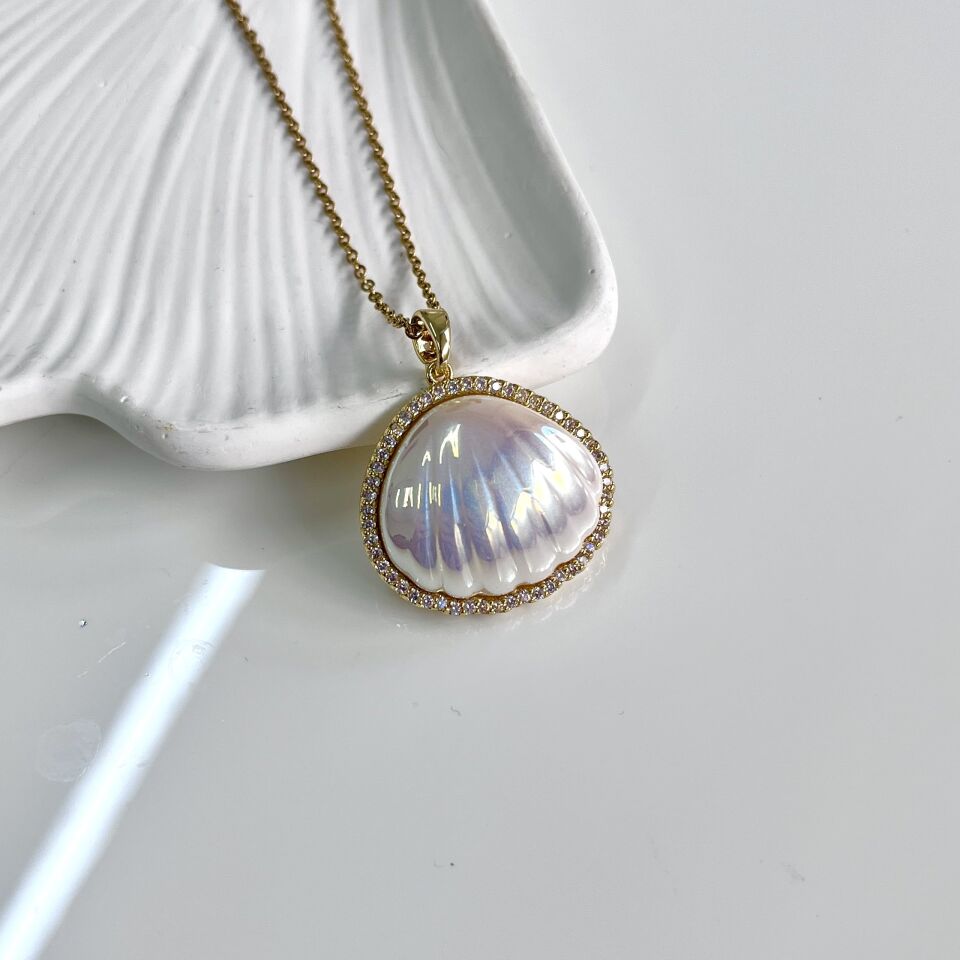 Çelik Taşlı İstiridye Kolye