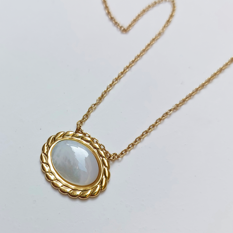 Çelik Sedef Taşı Kolye