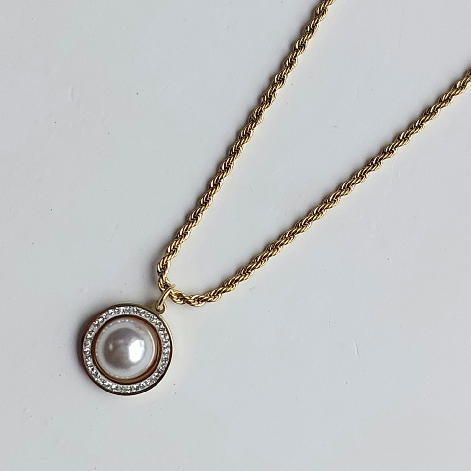 Çelik İnci Detay Burgu Kolye