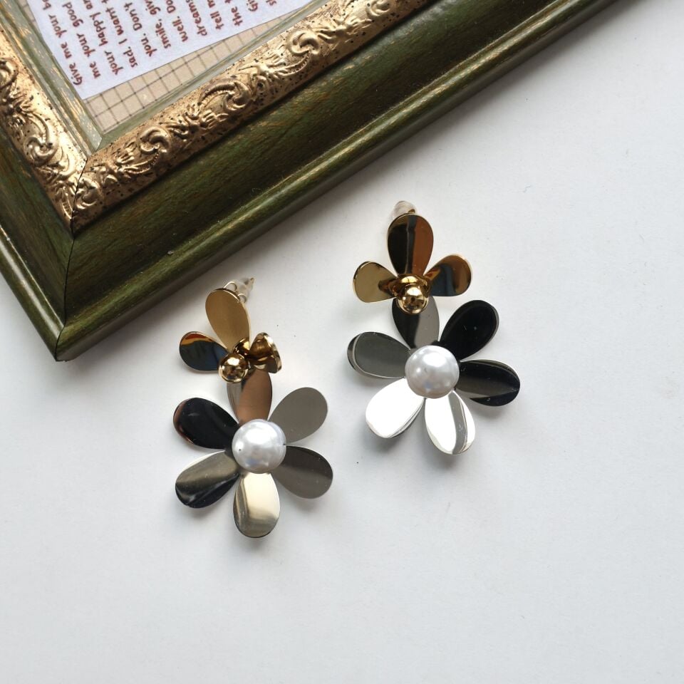 Çelik İnci Detay Çiçek Küpe