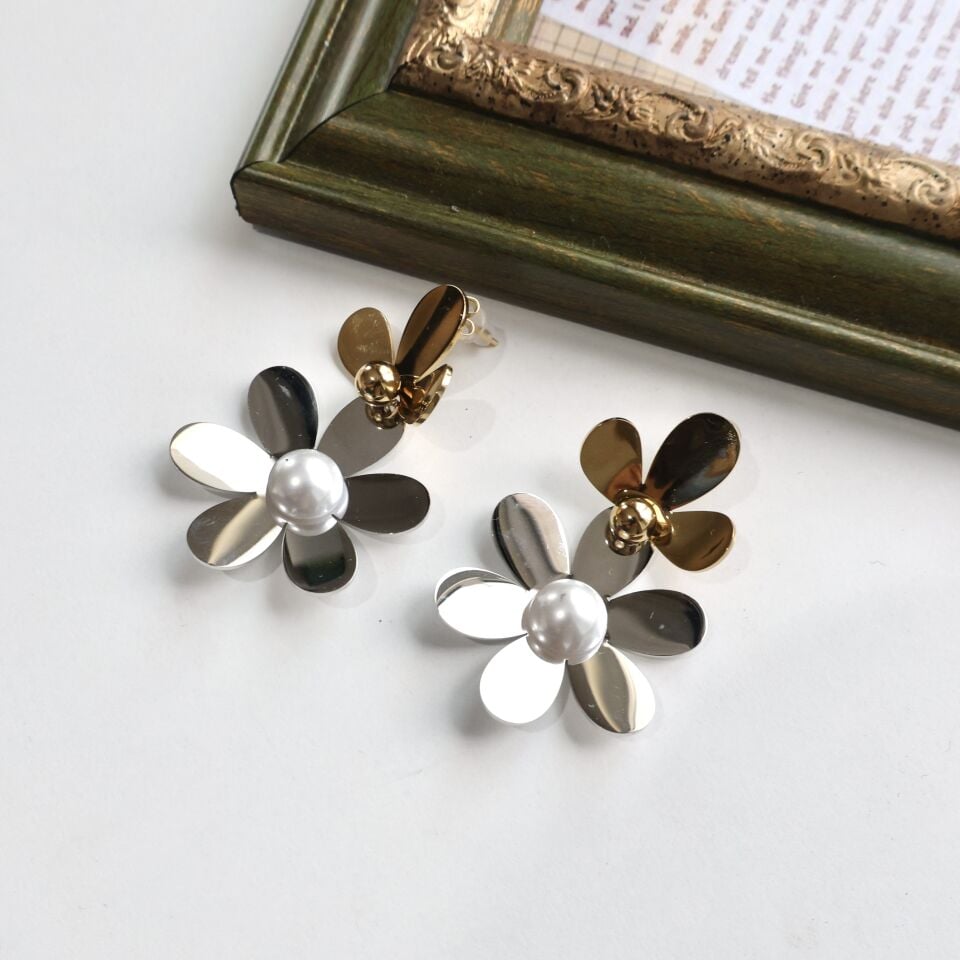 Çelik İnci Detay Çiçek Küpe