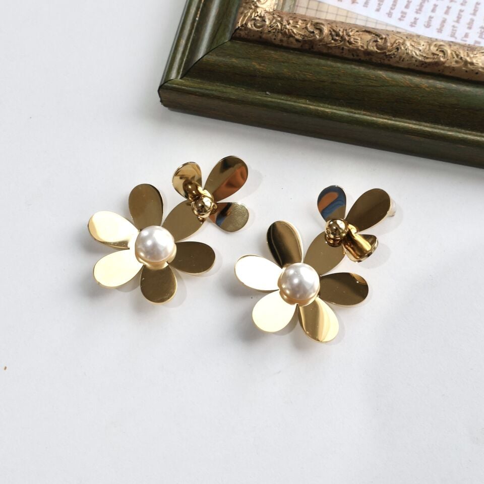 Çelik İnci Detay Çiçek Küpe