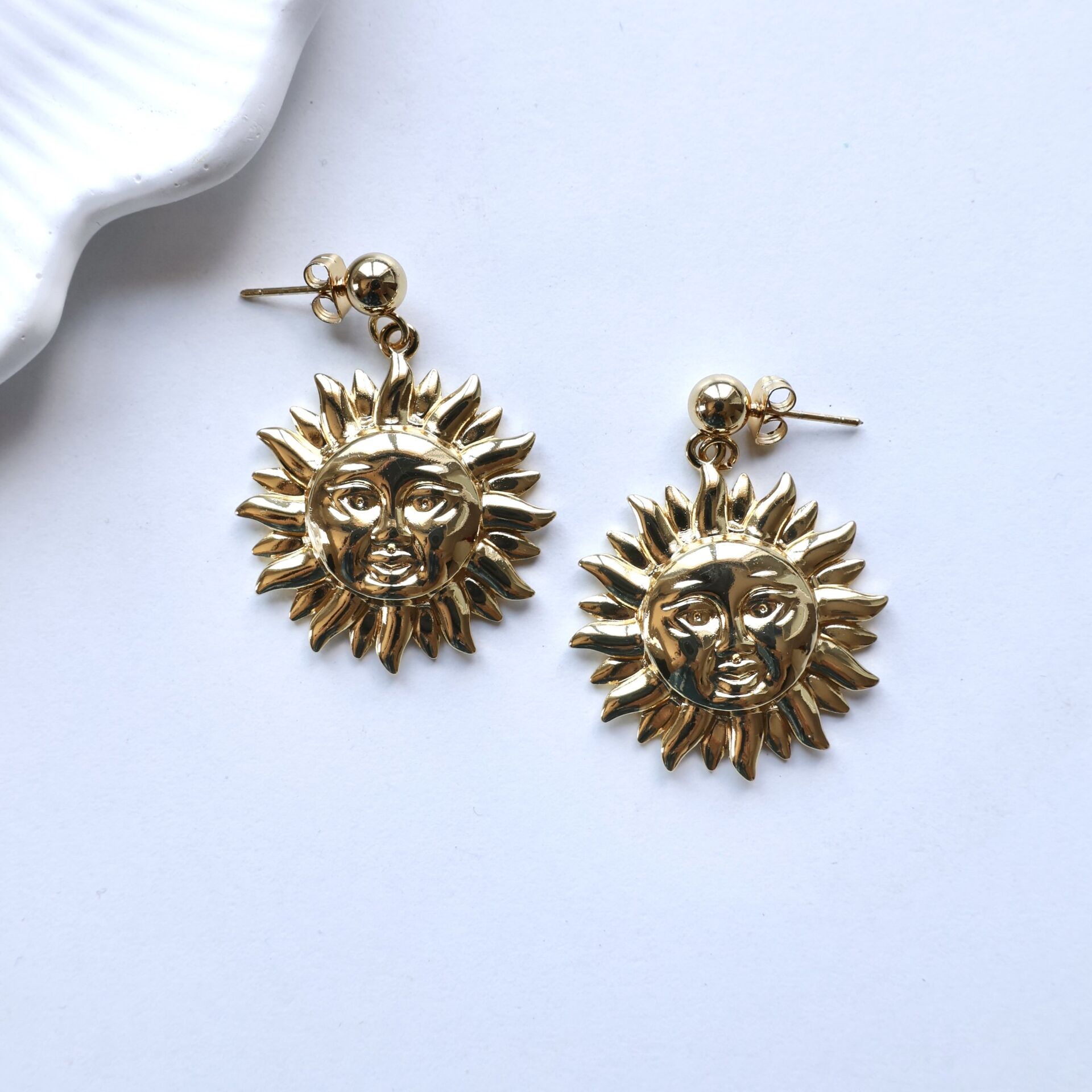 Çelik Güneş Küpe