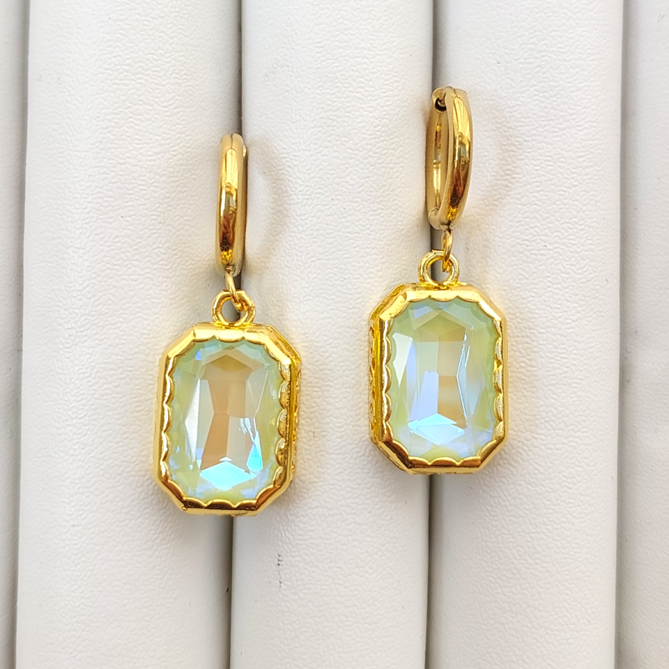 Çelik Kristal Alacalı Yeşil Küpe