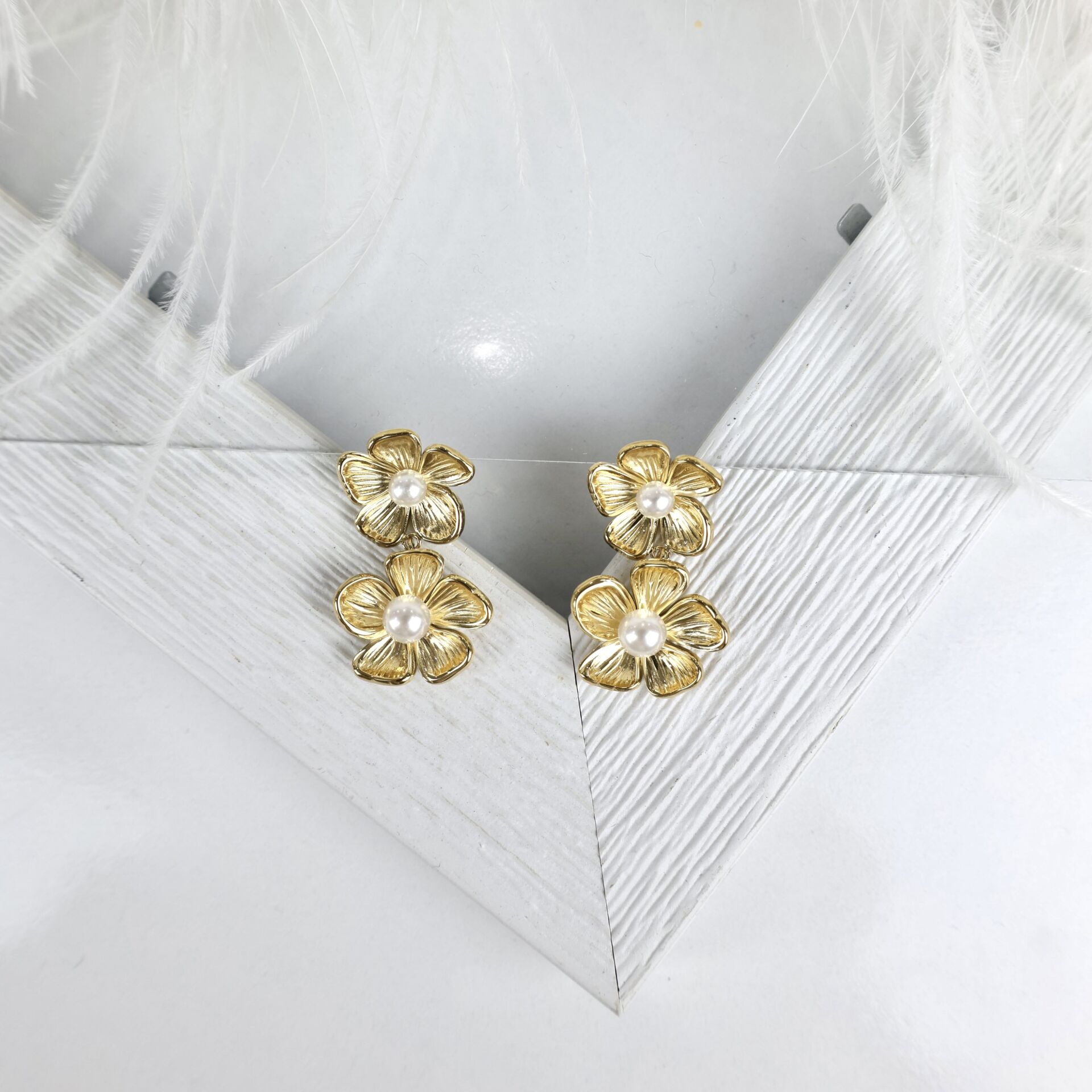 Çelik İnci Detay Çiçek Küpe