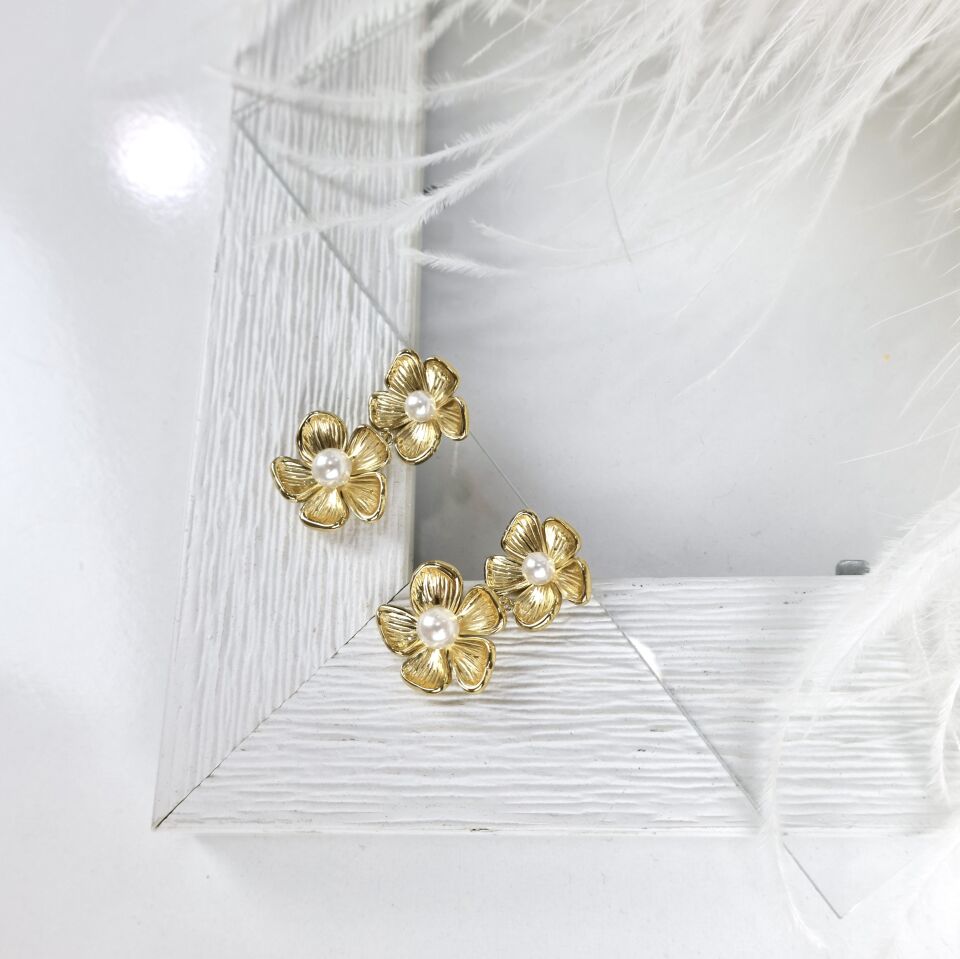 Çelik İnci Detay Çiçek Küpe