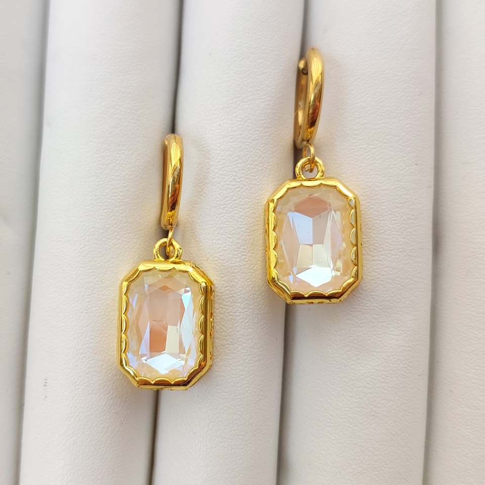 Çelik Kristal Krem Küpe