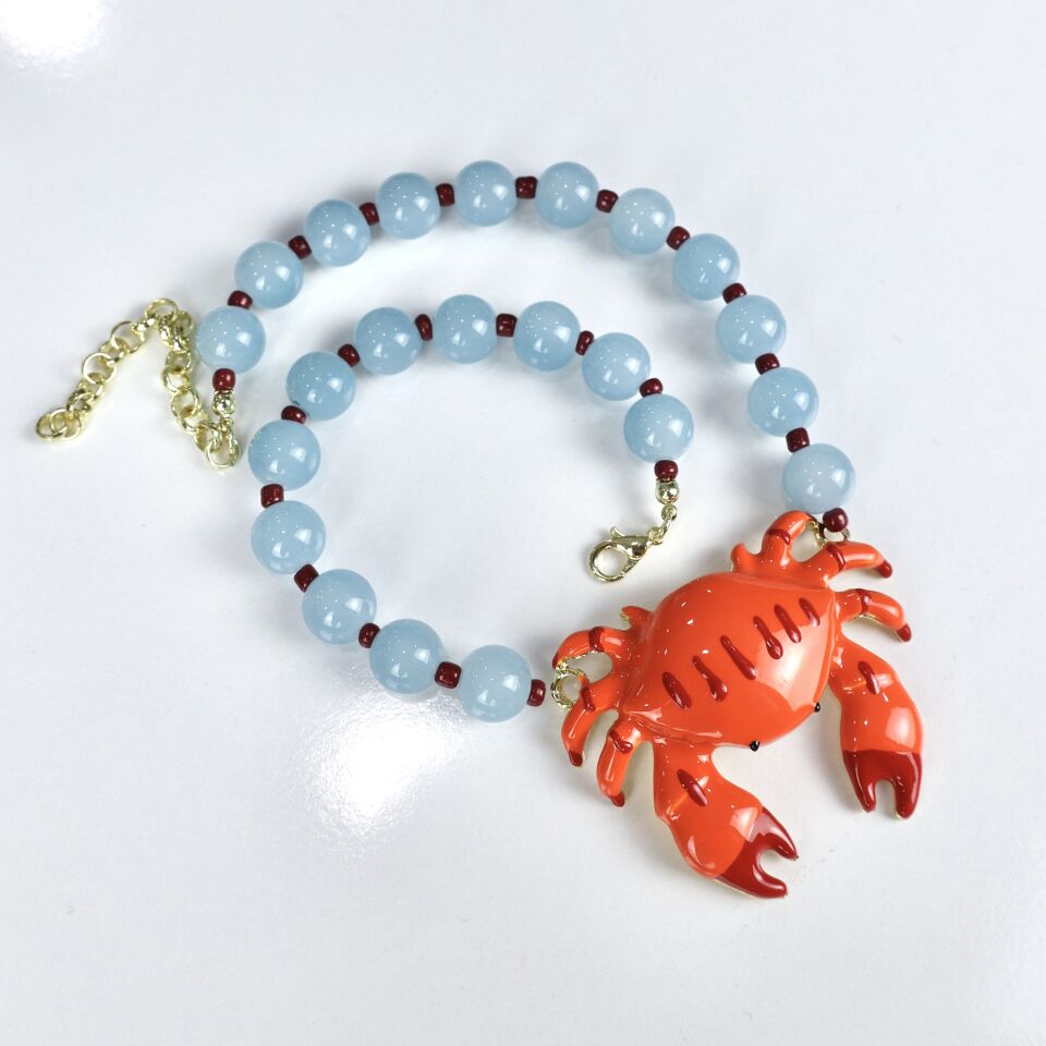 Yengeç Desenli Boncuk Kolye