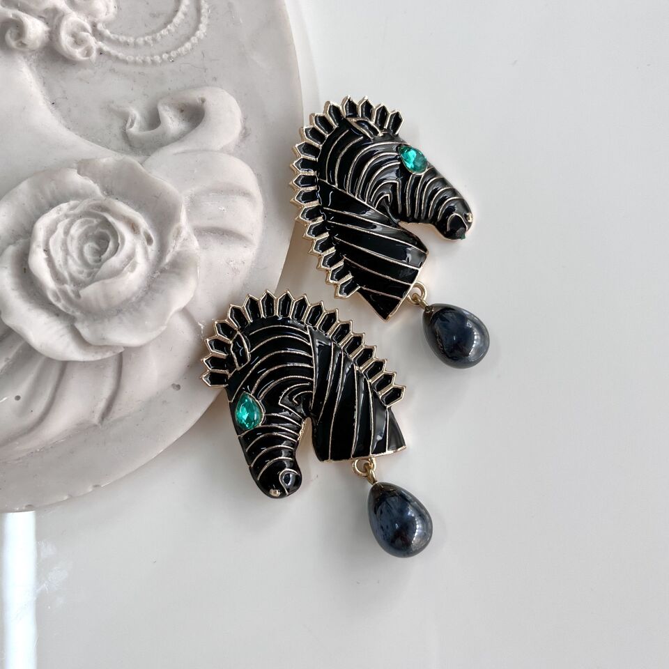 İnci Detay Zebra Küpe