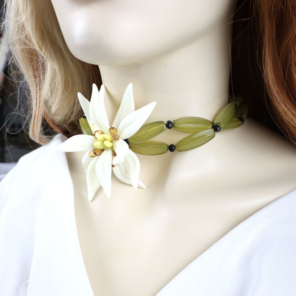 Yağ Yeşili Boncuk Çiçek Kolye