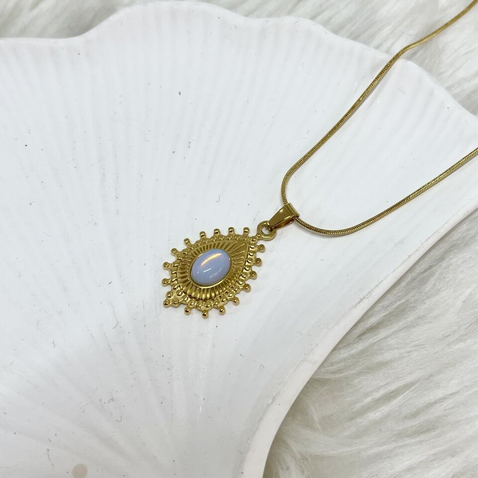 Çelik Ay Taşı Kolye