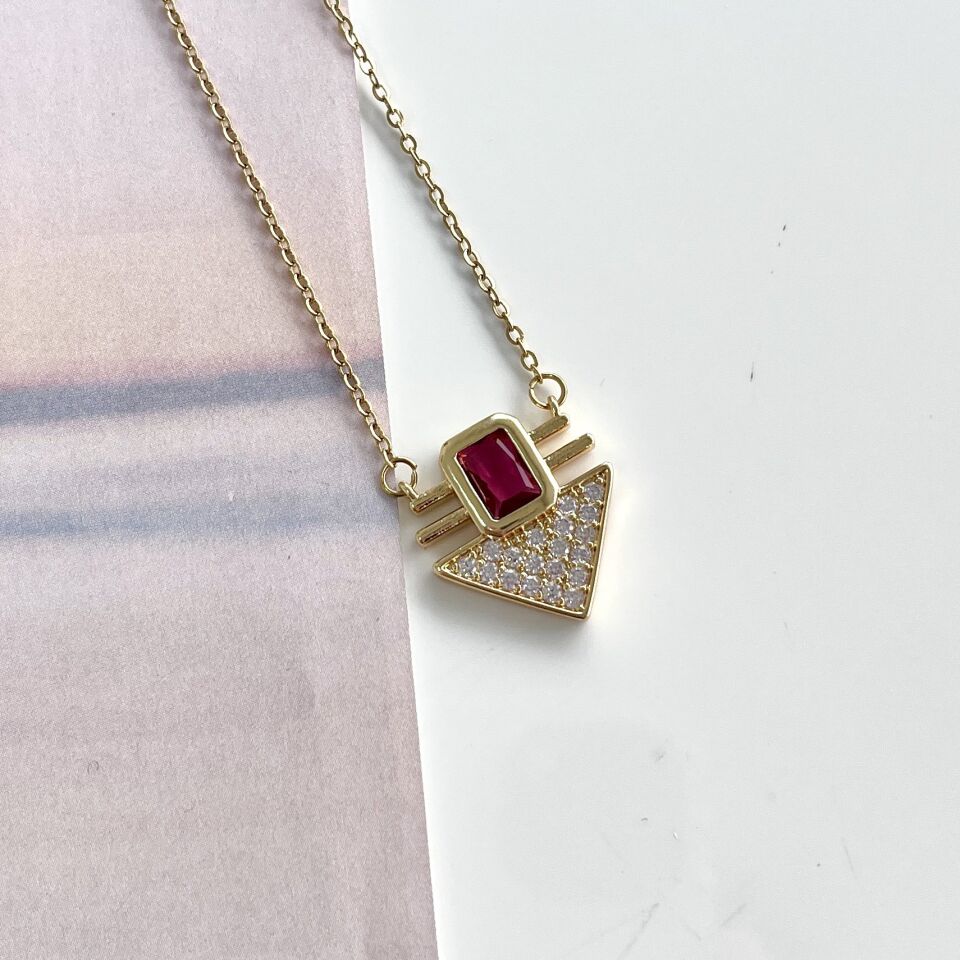 Çelik Pembe Taşlı Kolye