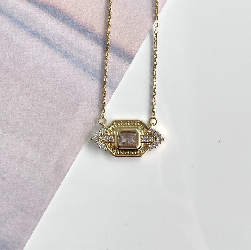 Çelik Beyaz Taşlı Kolye