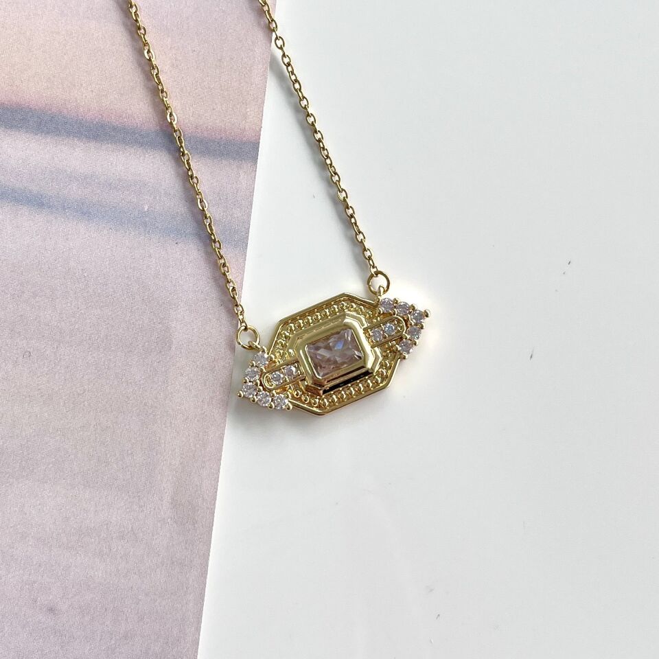 Çelik Beyaz Taşlı Kolye