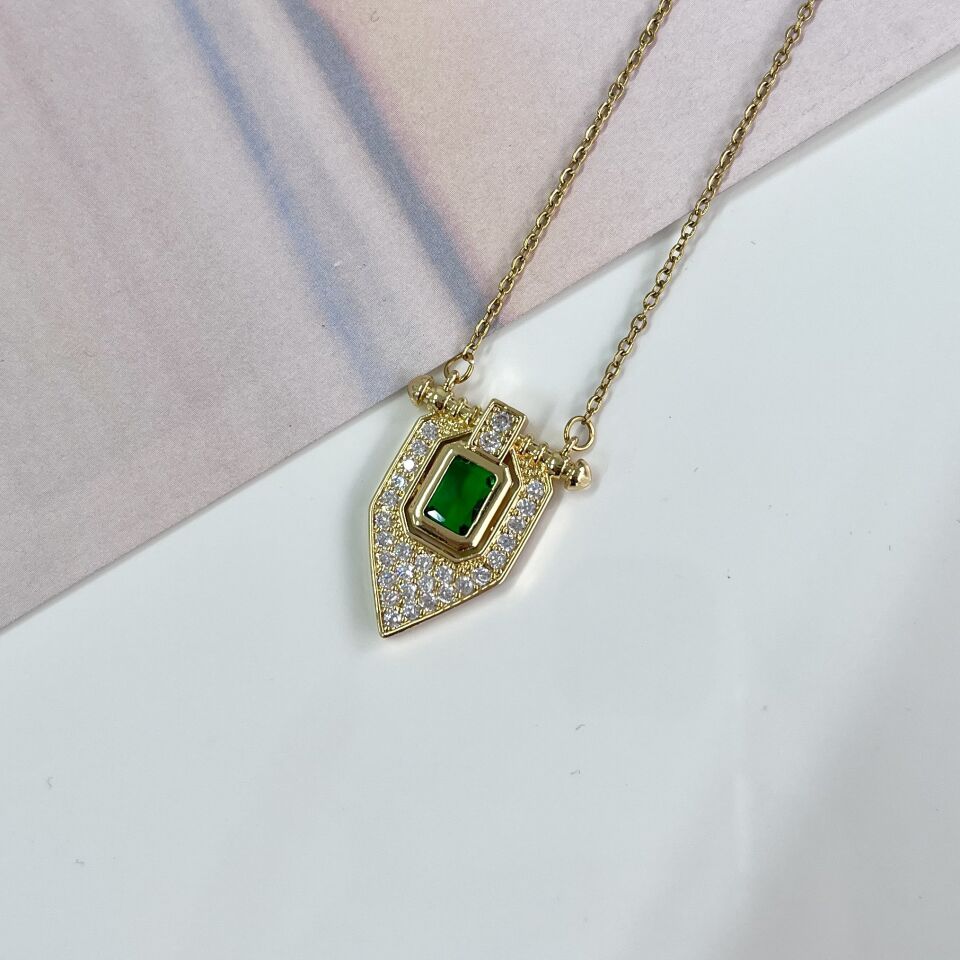 Çelik Yeşil Taşlı Kolye