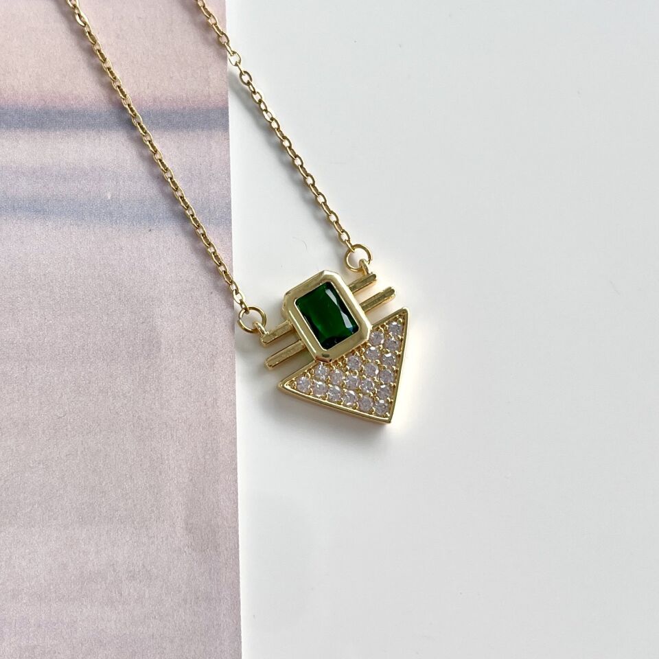 Çelik Yeşil Taşlı Kolye