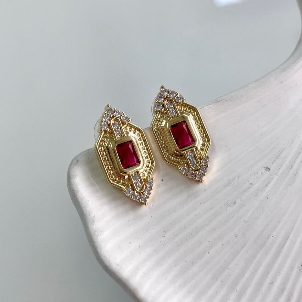 Çelik Pembe Taşlı Küpe