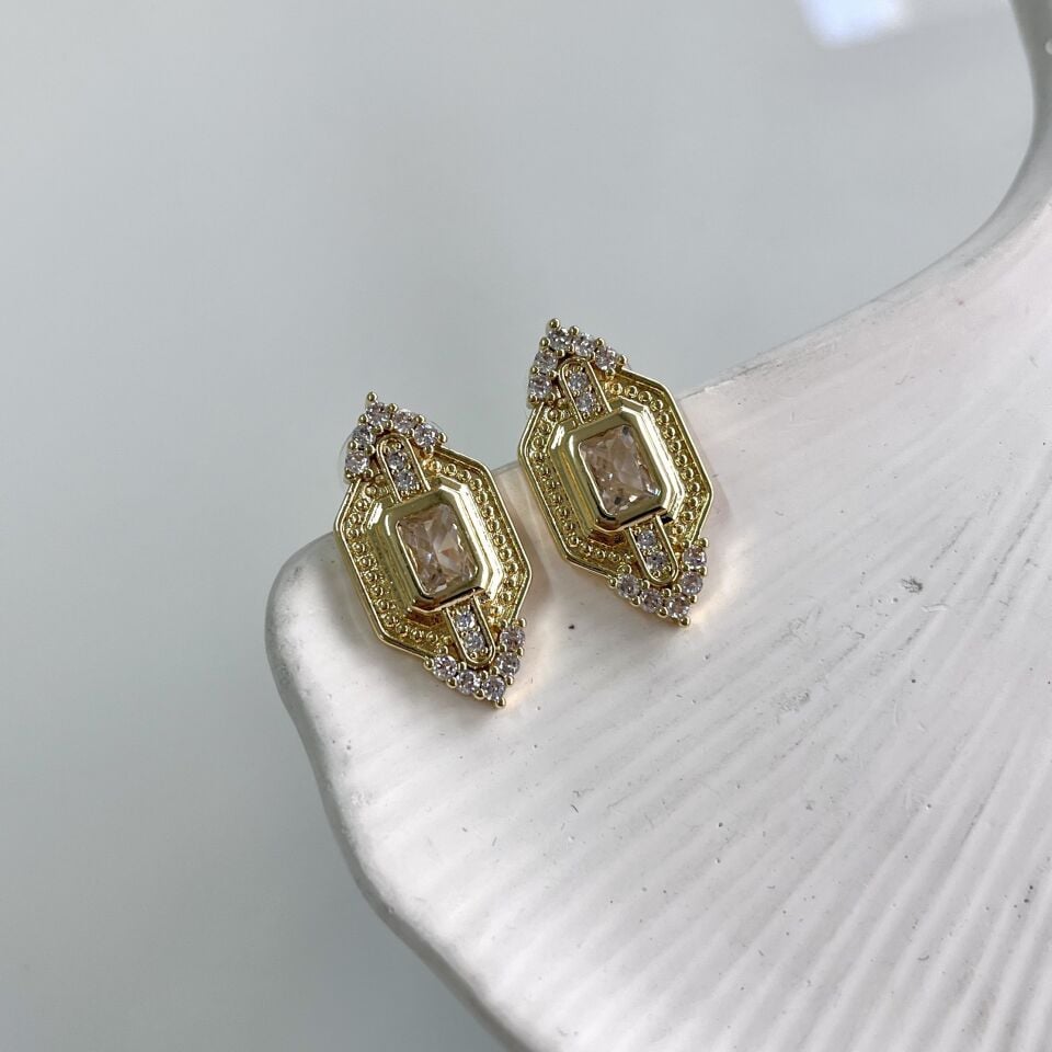 Çelik Beyaz Taşlı Küpe